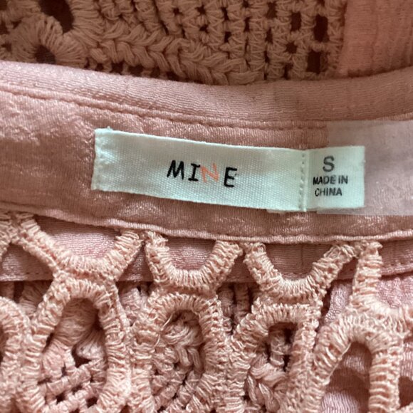 Mine Women's Crochet Back Semi Sheer Top Peach Blouse Size S Roll-up Sleeves - Picture 7 of 9